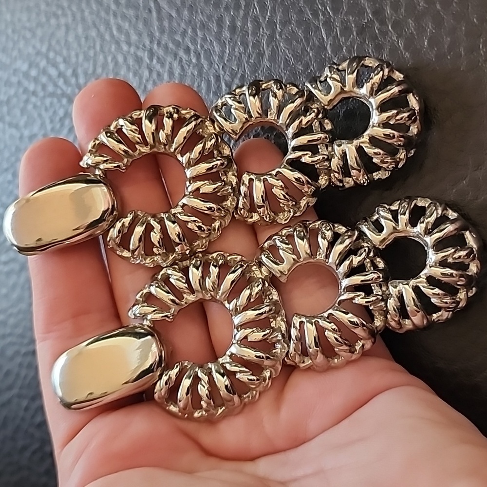 Asymmetry clip on earrings - Picture 3 of 8